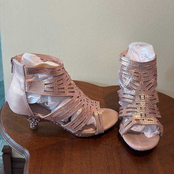 Dream Pairs   Big kids/small women sparkle strappy dress shoes comfy stable Sz 5 - Picture 1 of 16